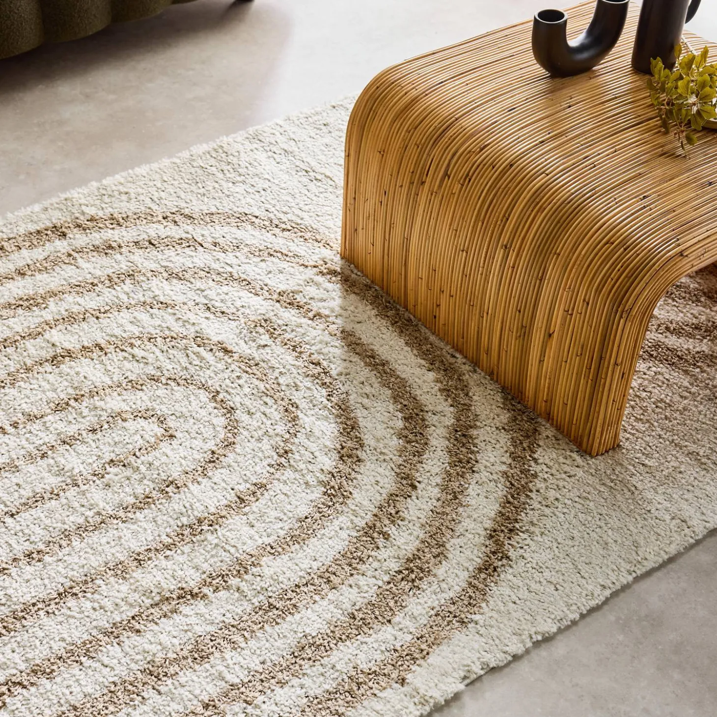 Interieurtapijt, geometrisch regenboog patroon, beige