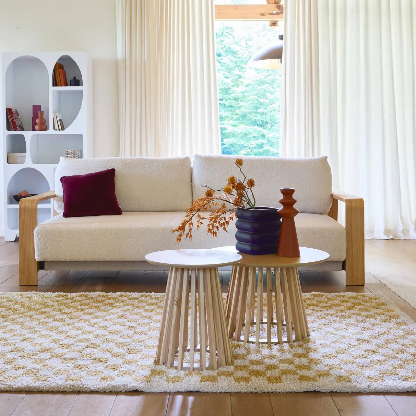 Interieur tapijt met dambord vorm in mosterdgeel en crème