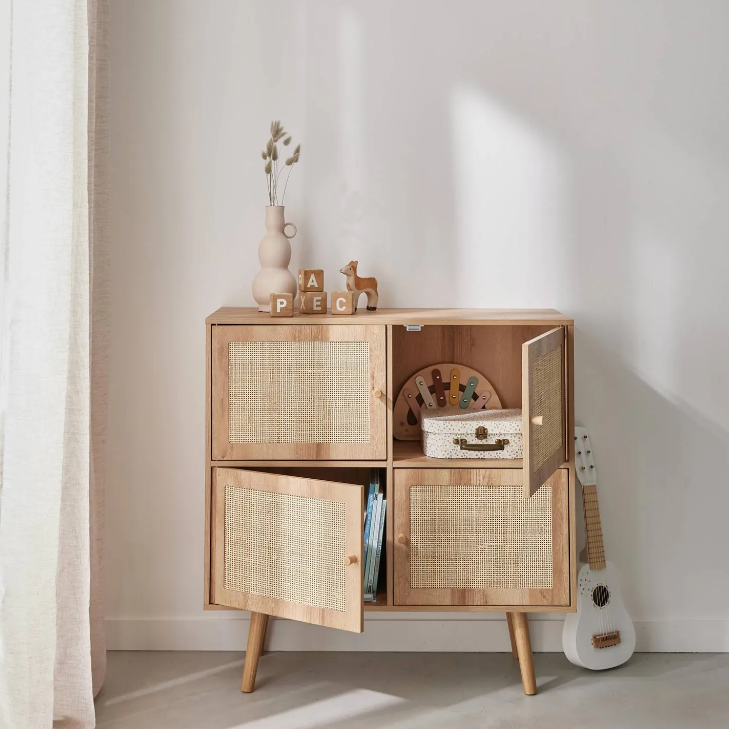 Kastje met 4 deuren houtdecor en rotan 80cm