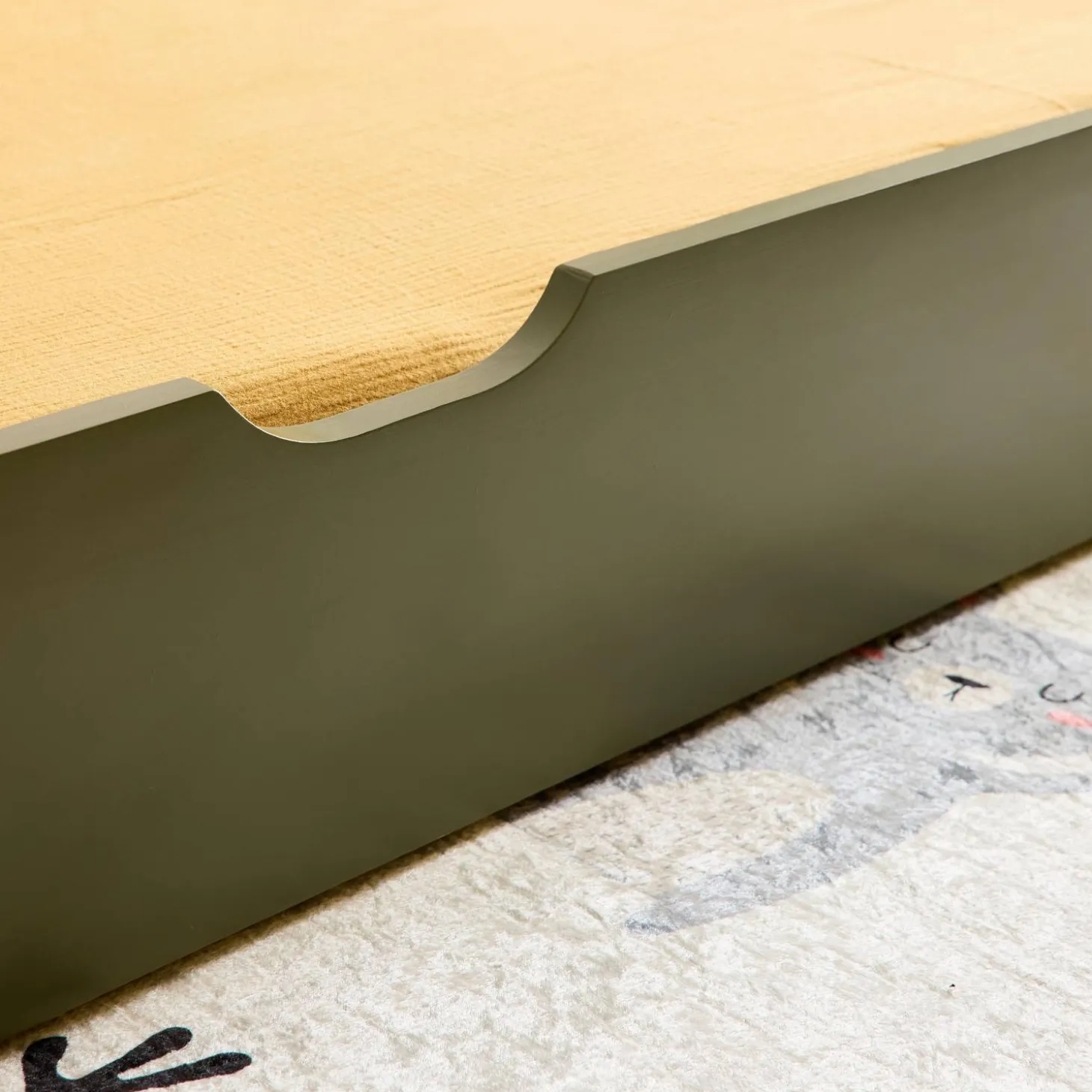 Kinderbedlade van dennenhout