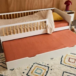 Kinderbedlade van dennenhout