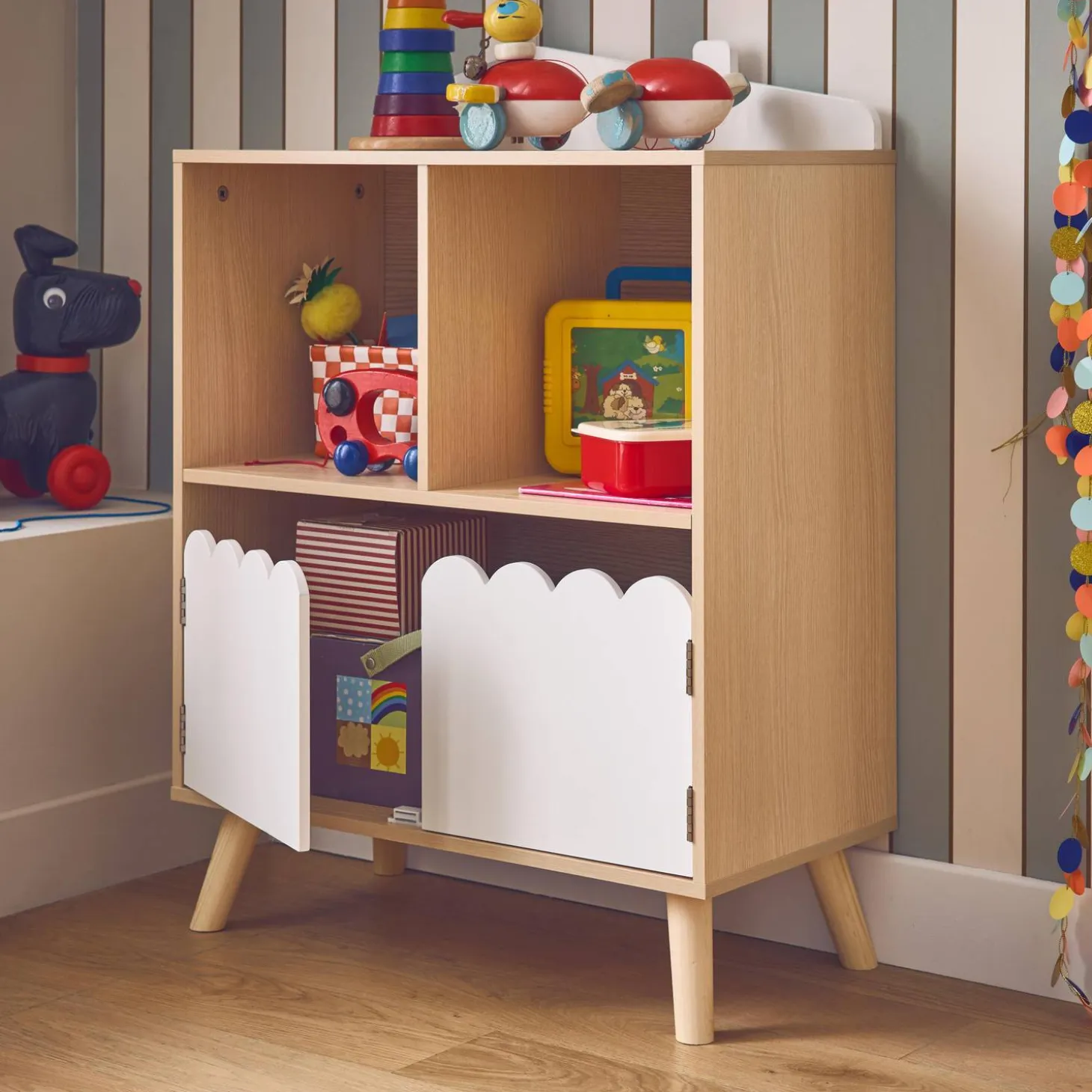 Kinderboekenkast met 2 planken en 2 deuren