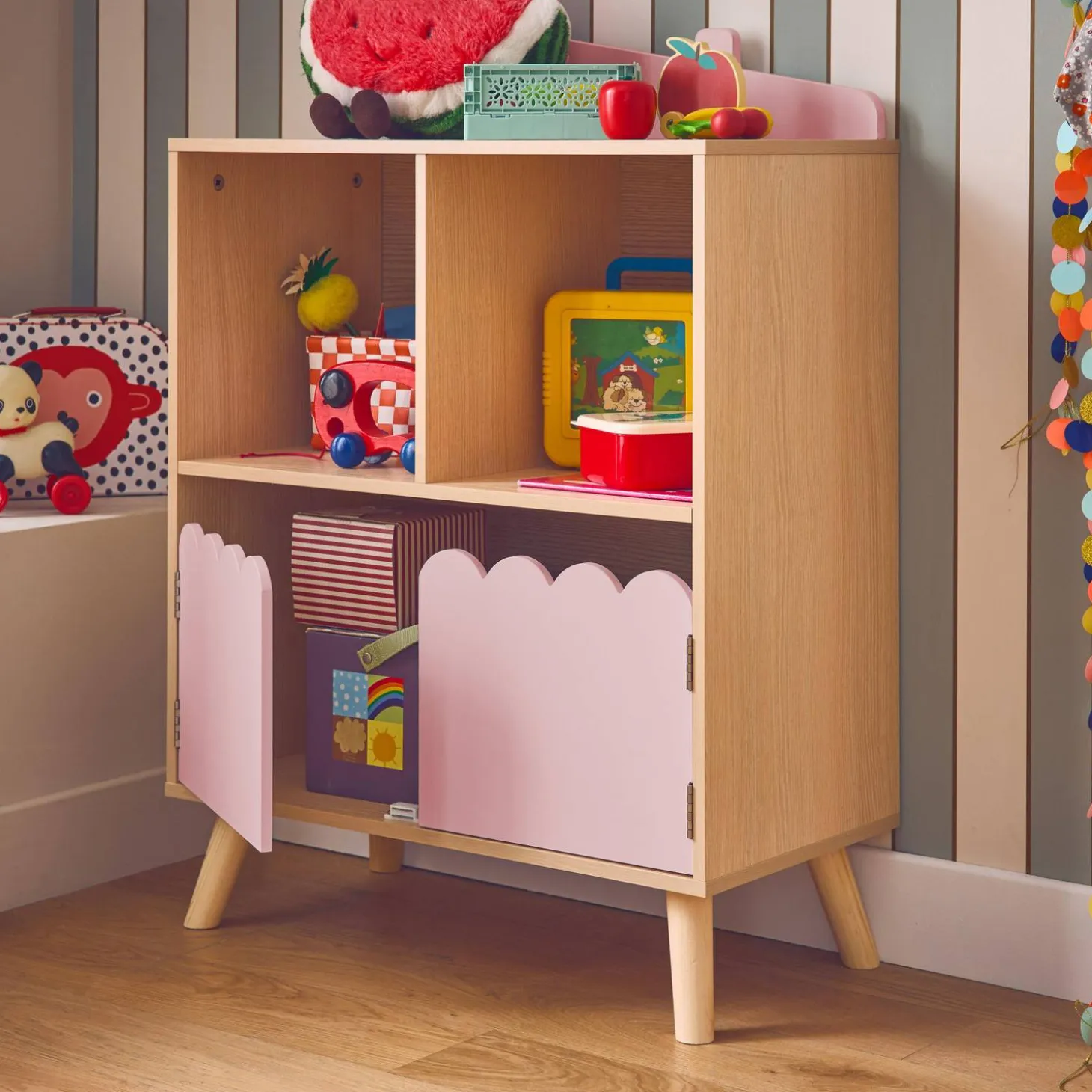 Kinderboekenkast met 2 planken en 2 deuren