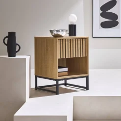 Nachtkastje in hedendaagse stijl met geribbelde houtlook en 1 lade