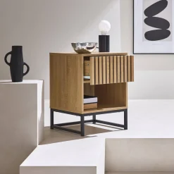 Nachtkastje in hedendaagse stijl met geribbelde houtlook en 1 lade