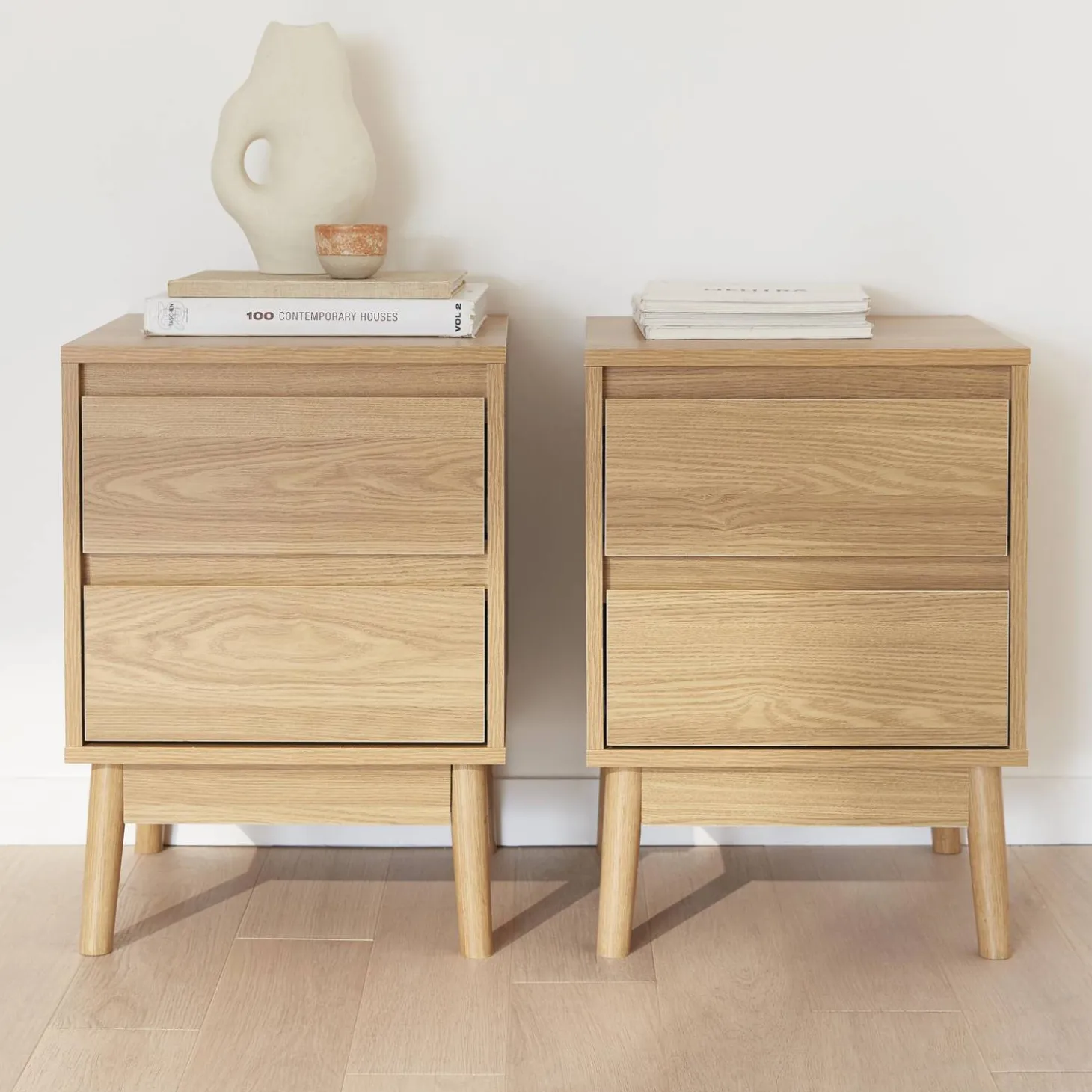 Nachtkastje met houteffect en twee laden