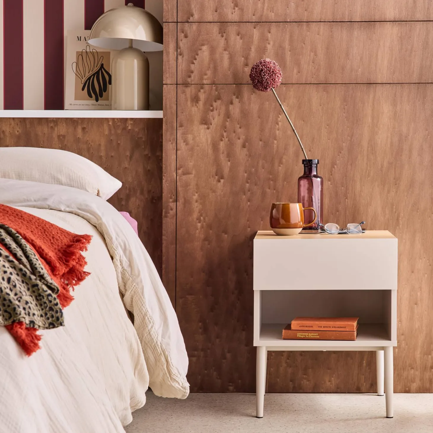 Nachtkastje met lade en nisje metaal en houtdecor
