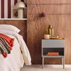 Nachtkastje met lade en nisje metaal en houtdecor