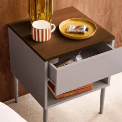 Nachtkastje met lade en nisje metaal en houtdecor
