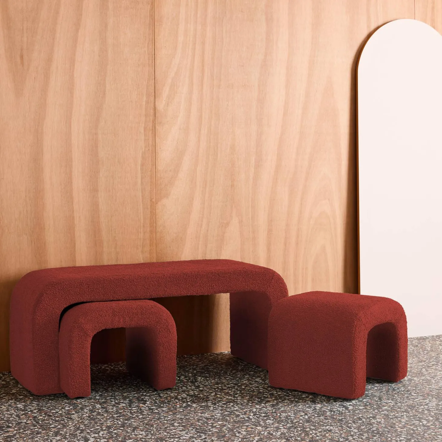 Nestbank met krukjes bouclé