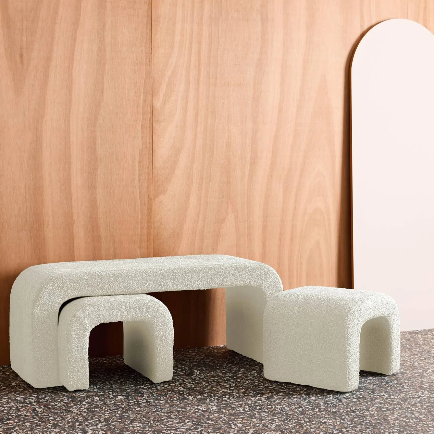Nestbank met krukjes bouclé