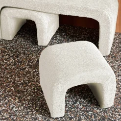Nestbank met krukjes bouclé