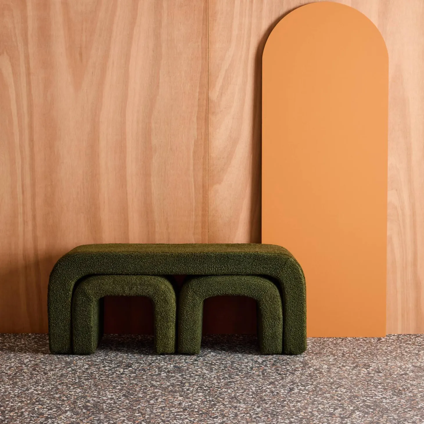 Nestbank met krukjes bouclé