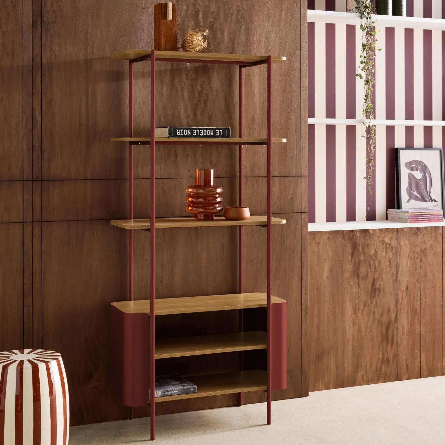 Open kast 6 niveaus gebogen metaal en houtdecor