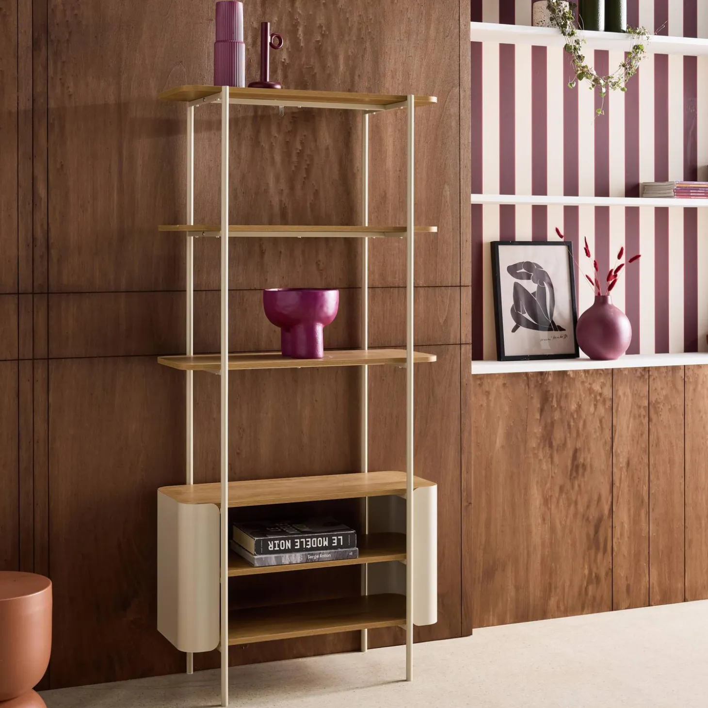 Open kast 6 niveaus gebogen metaal en houtdecor