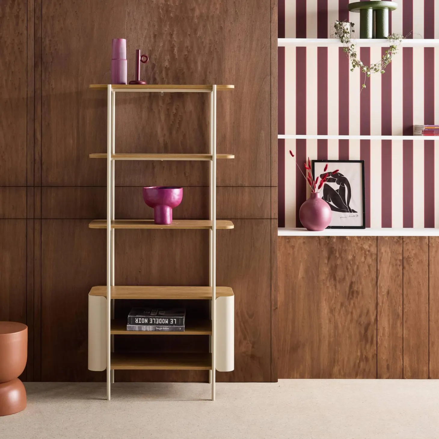 Open kast 6 niveaus gebogen metaal en houtdecor