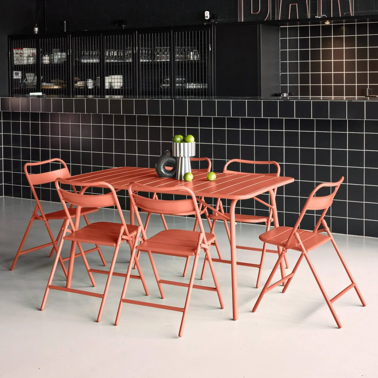Opklapbare tuintafel met 6 opklapbare stoelen metaal