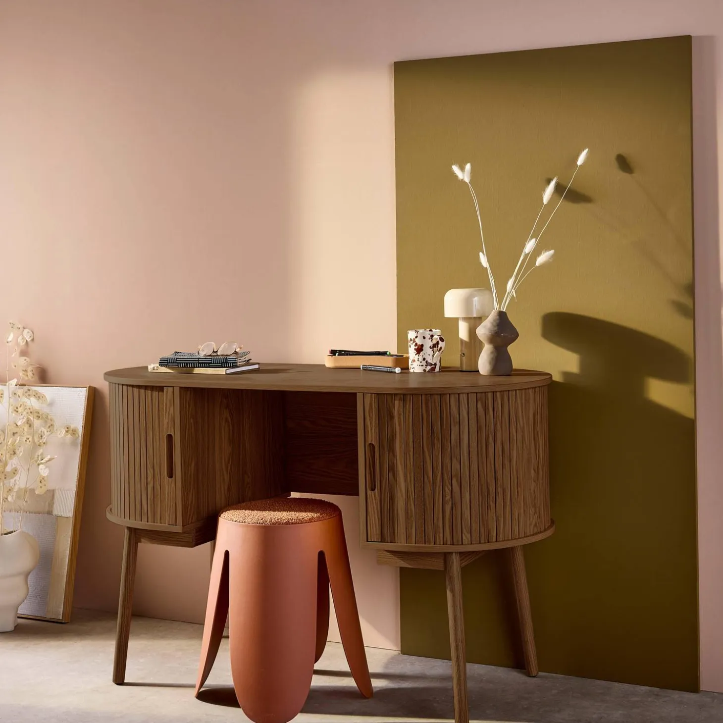 Ovaal bureau met gegroefd houteffect en twee opbergruimtes, L 120cm