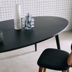 Ovale eettafel van rubberhout en eikenfineer, 6 plaatsen