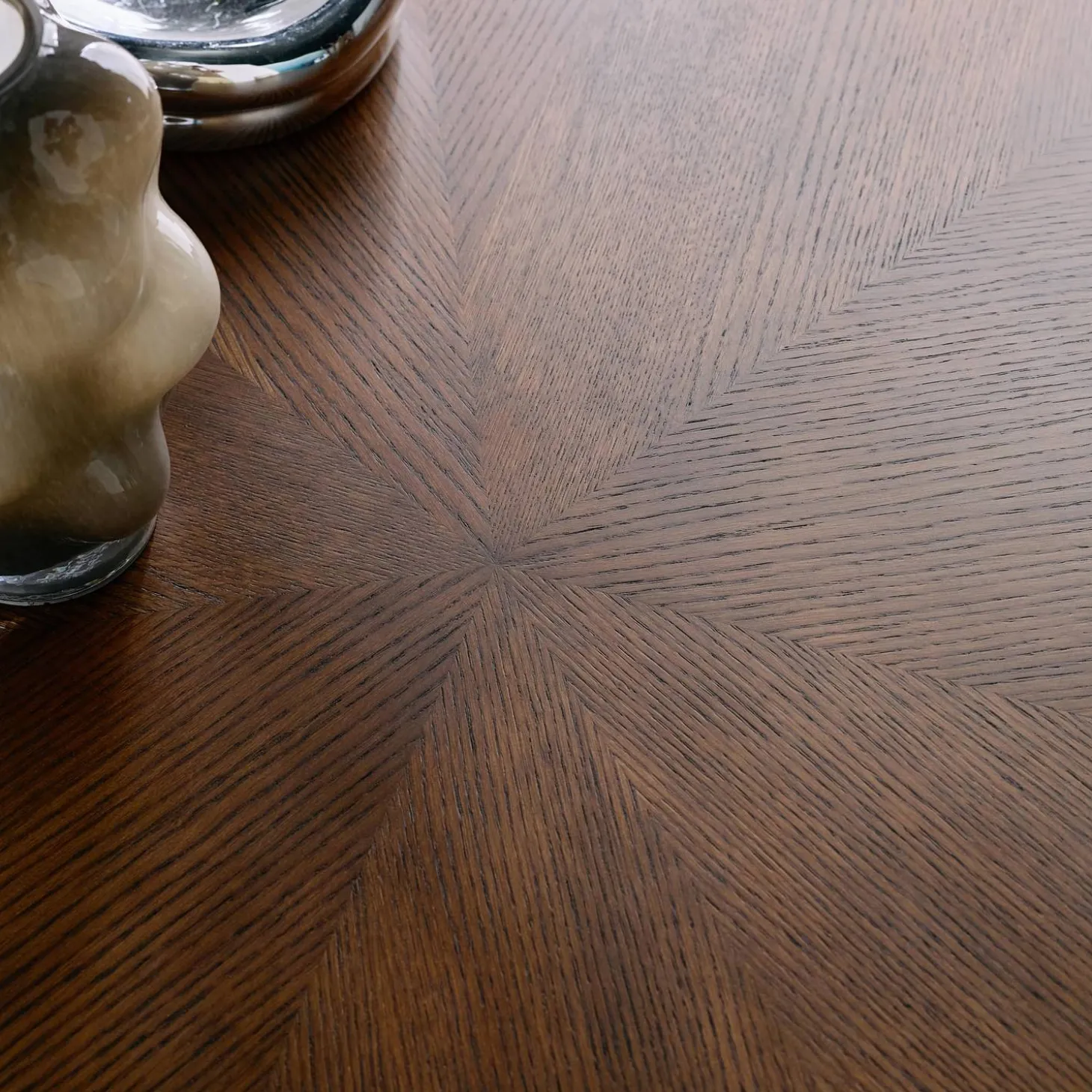 Ovale eettafel van rubberhout en eikenfineer, 6 plaatsen
