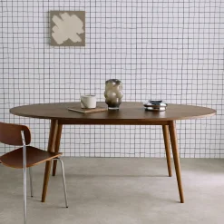 Ovale eettafel van rubberhout en eikenfineer, 6 plaatsen