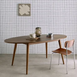 Ovale eettafel van rubberhout en eikenfineer, 6 plaatsen