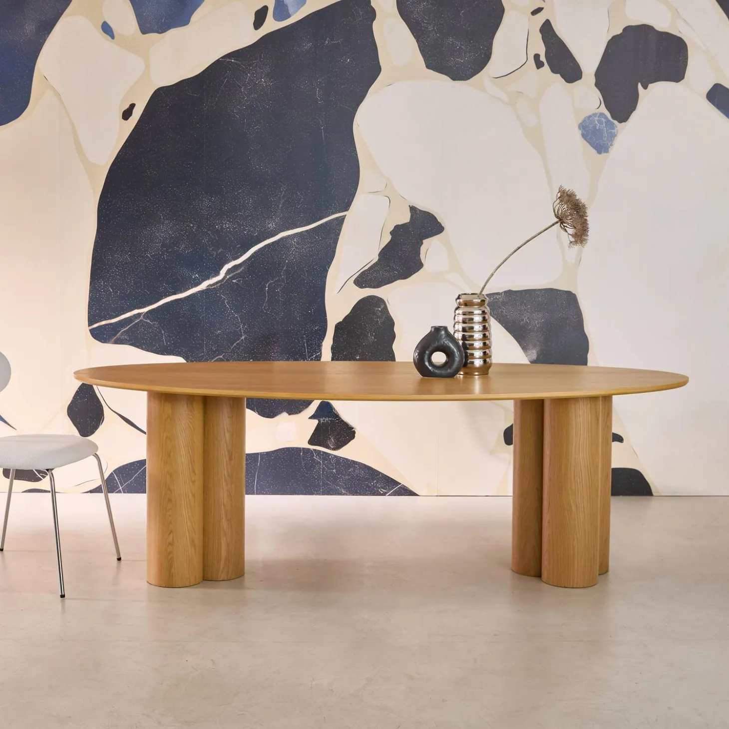 Ovale eettafel van rubberhout en eikenfineer voor 8 personen