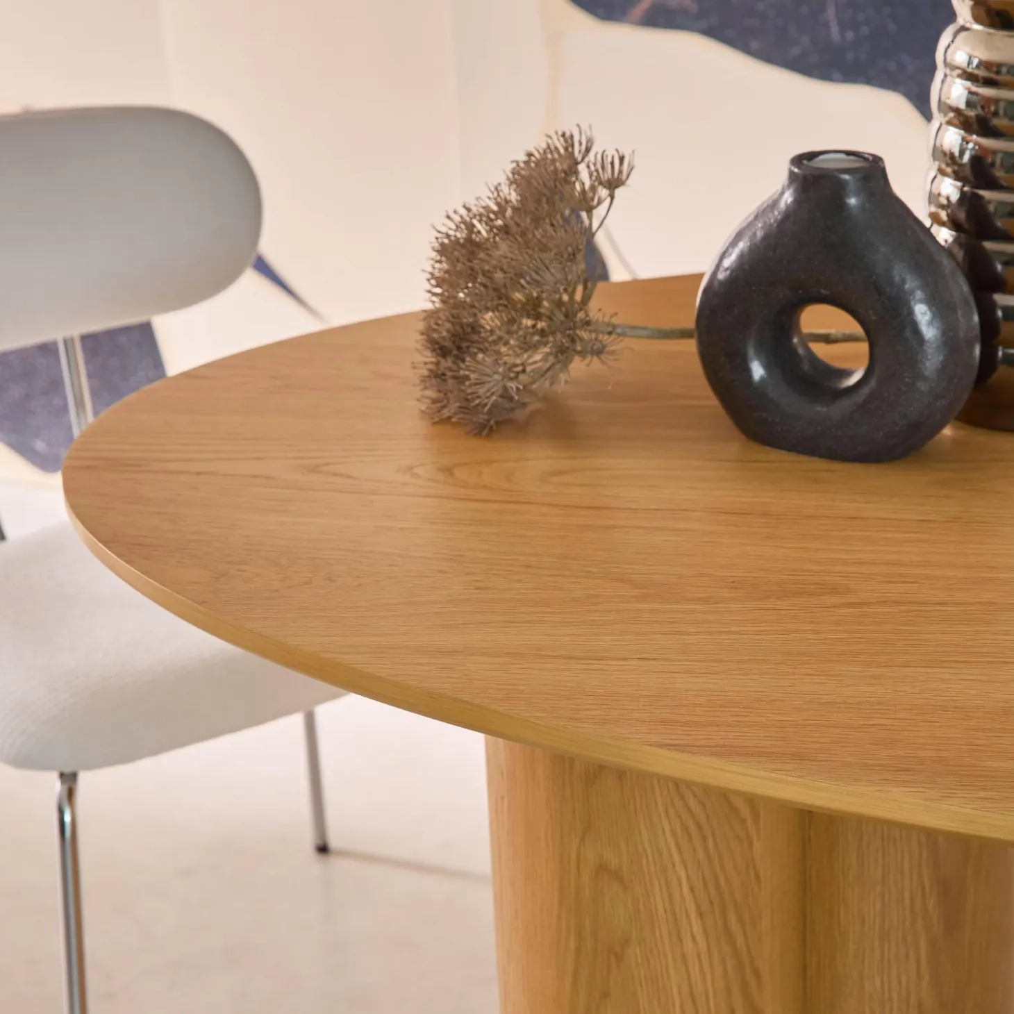 Ovale eettafel van rubberhout en eikenfineer voor 8 personen
