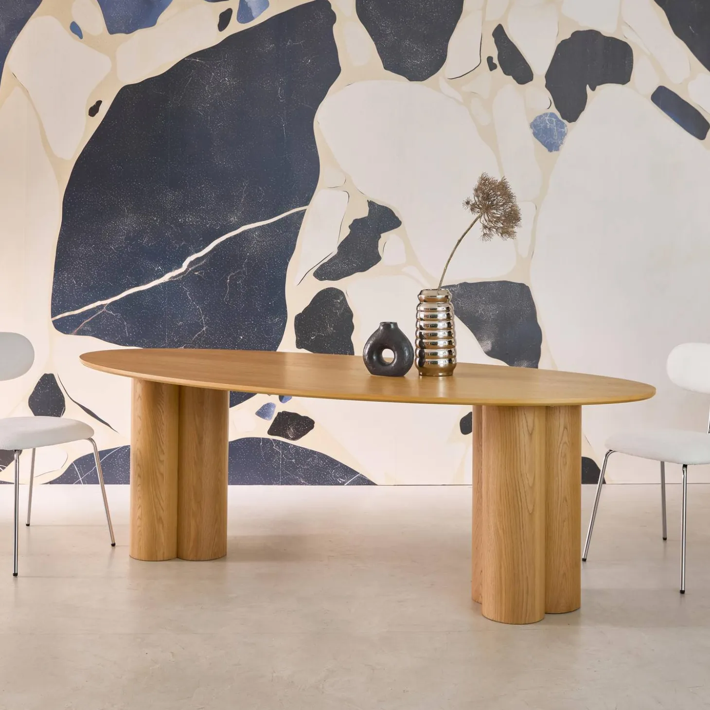 Ovale eettafel van rubberhout en eikenfineer voor 8 personen