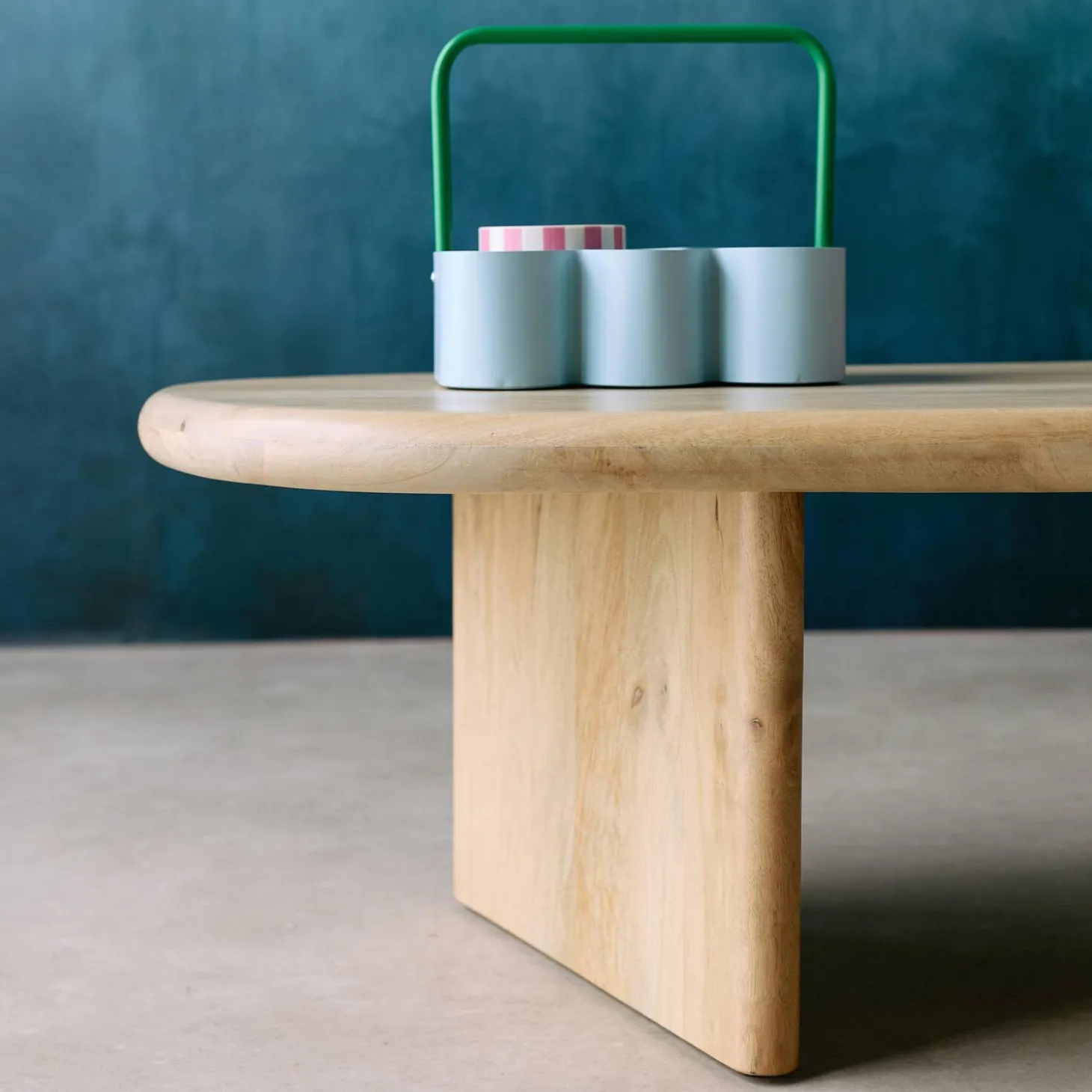 Ovale salontafel van mangohout