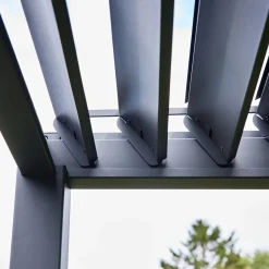 Pergola met lamellendak 4x3m met 3 vaste lamellenwanden 130cm