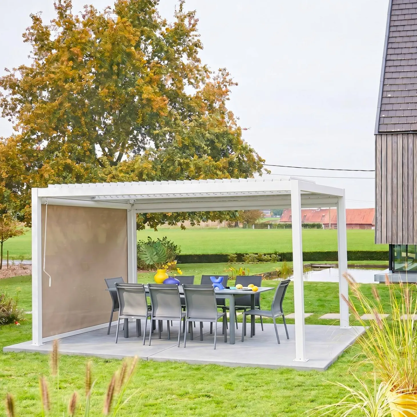 Pergola met lamellendak 4x3m met zonnescherm 3m