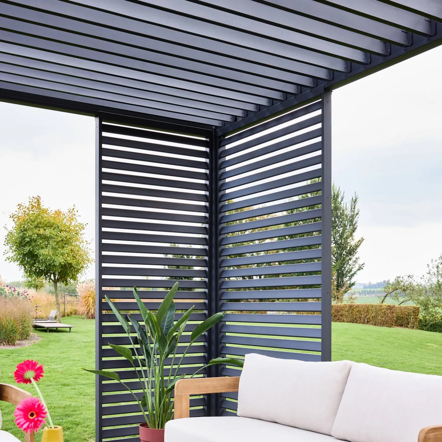 Pergola met lamellendak 4x3m met lamellenwand 100cm en 130cm
