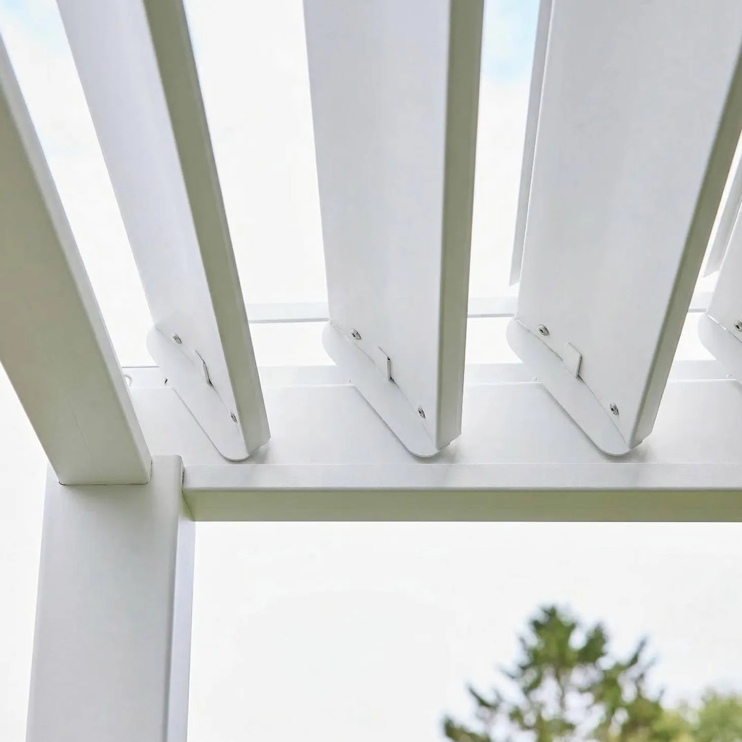 Pergola met lamellendak 4x3m met 3 vaste lamellenwanden 100cm