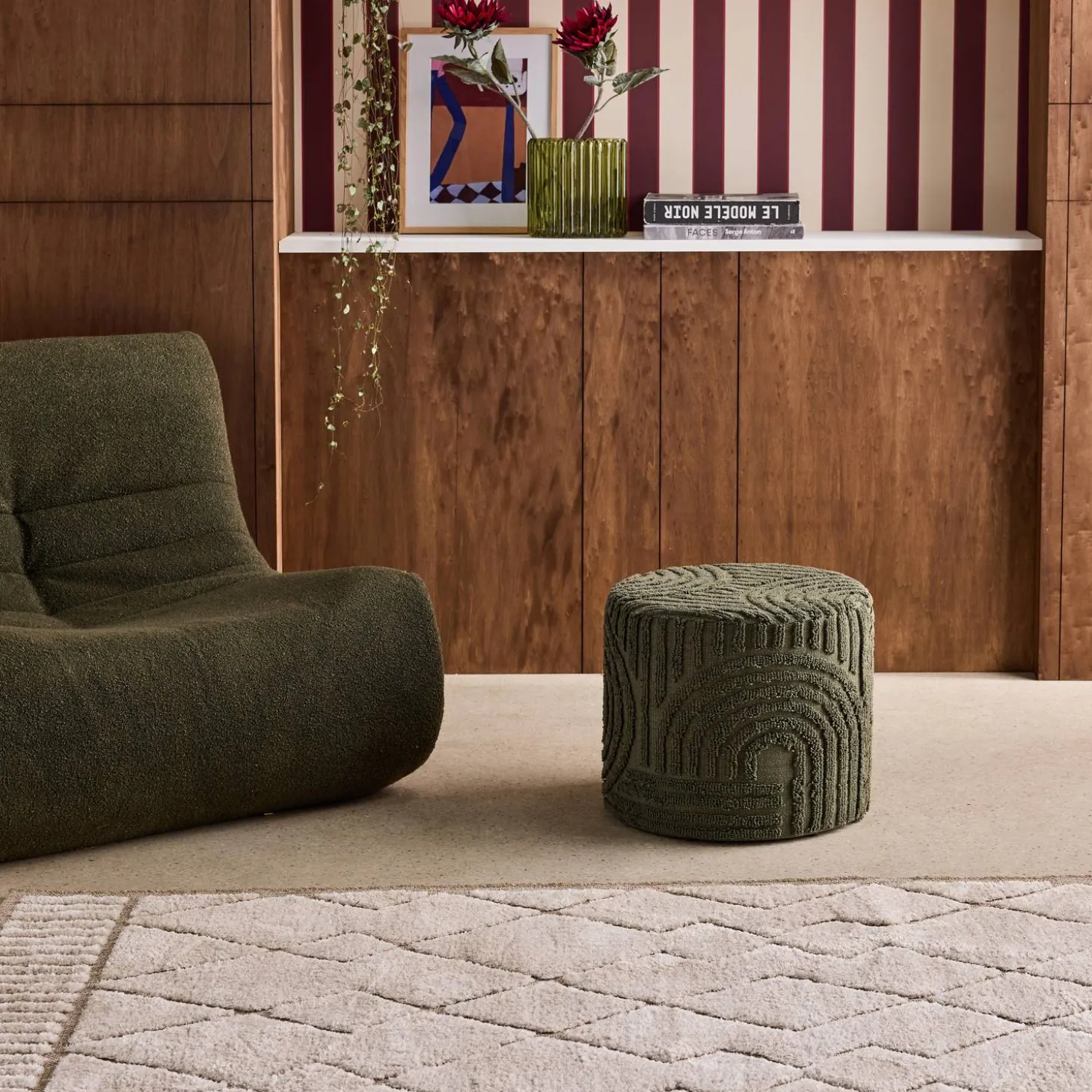 Poef rond met getufte bouclé