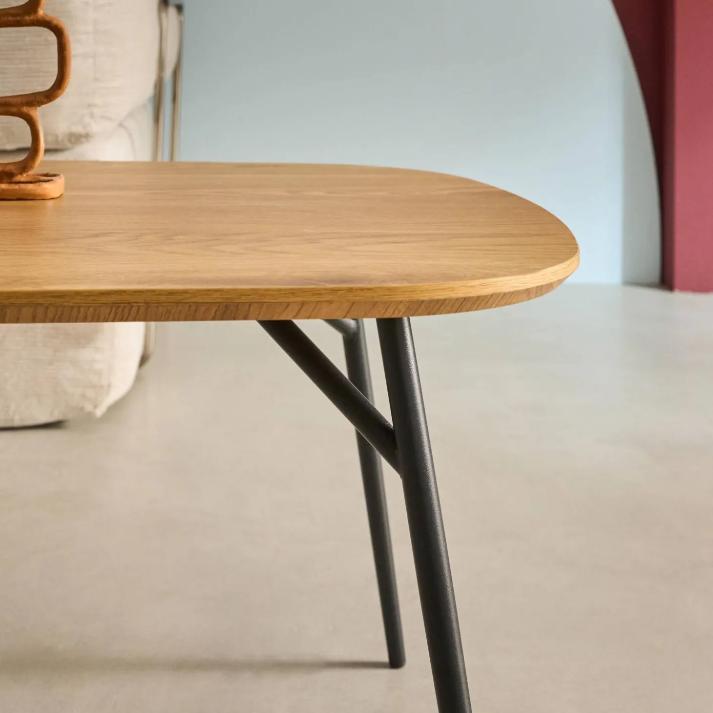 Rechthoekige salontafel eikeneffect met zwarte metalen poten