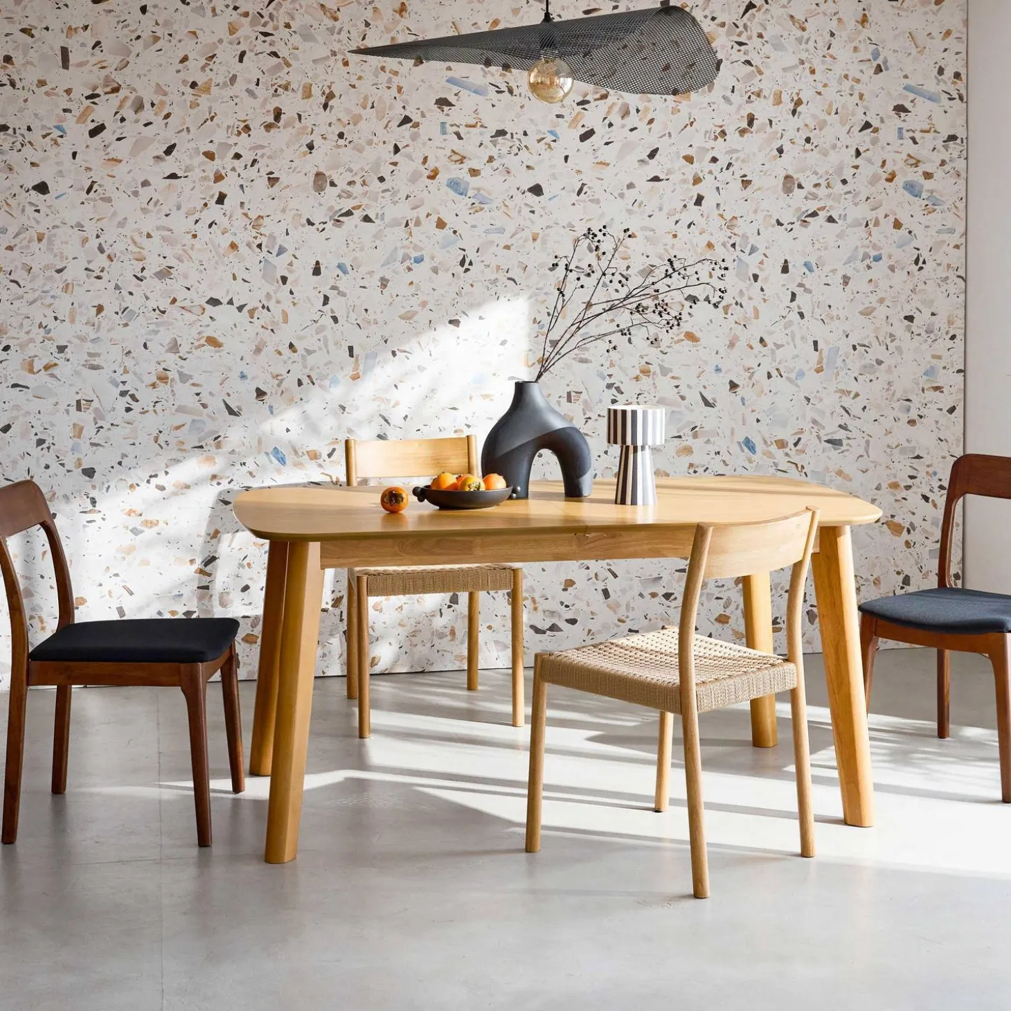 Rechthoekige uitschuifbare eettafel 160 - 210cm, eiken en metaalfineer