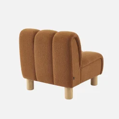 Relaxfauteuil met afgeronde poten in hout en boucléstof