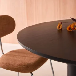 Ronde eettafel van rubberhout en eikenfineer voor 4 personen