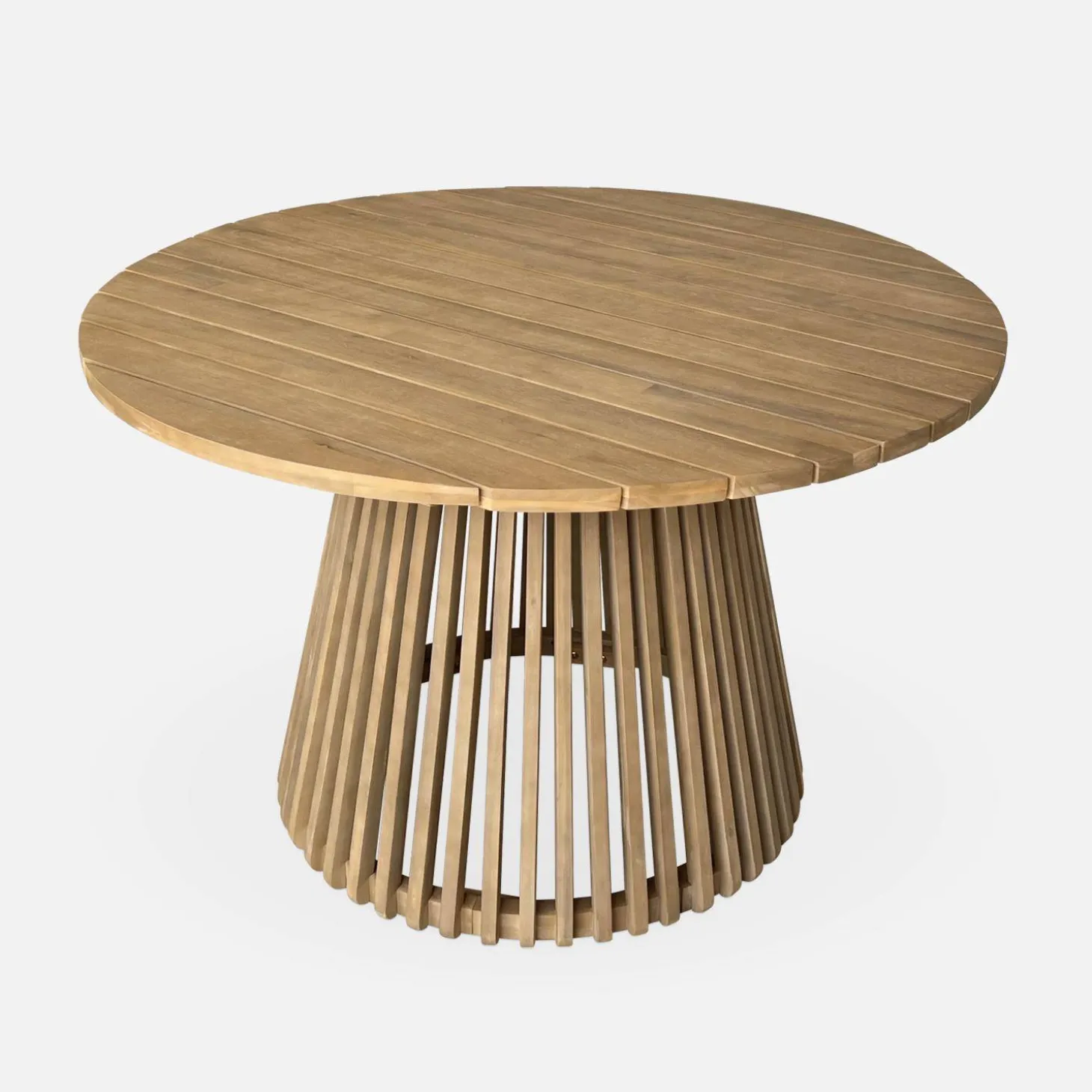 Ronde houten eettafel, binnen/buiten + 4 touw en stalen armstoelen