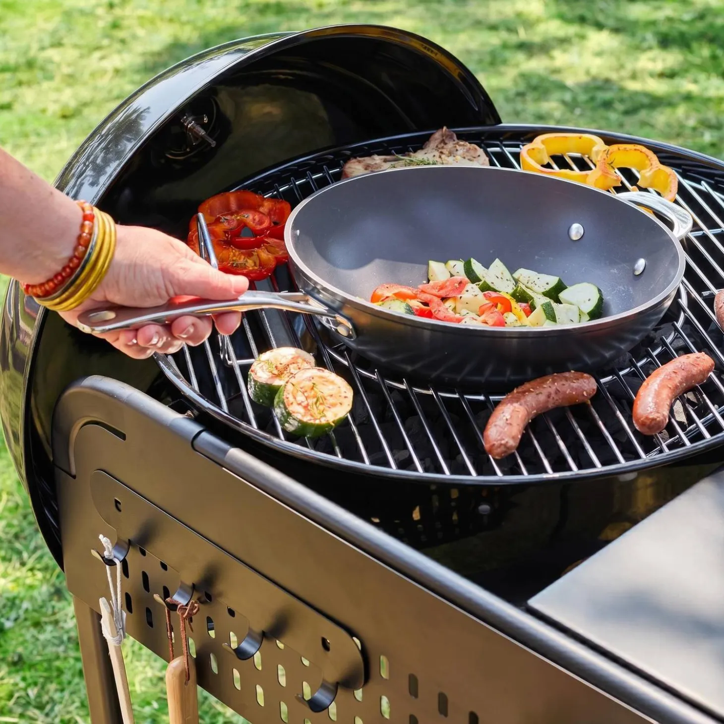Ronde houtskoolbarbecue Ø53cm met kar staal