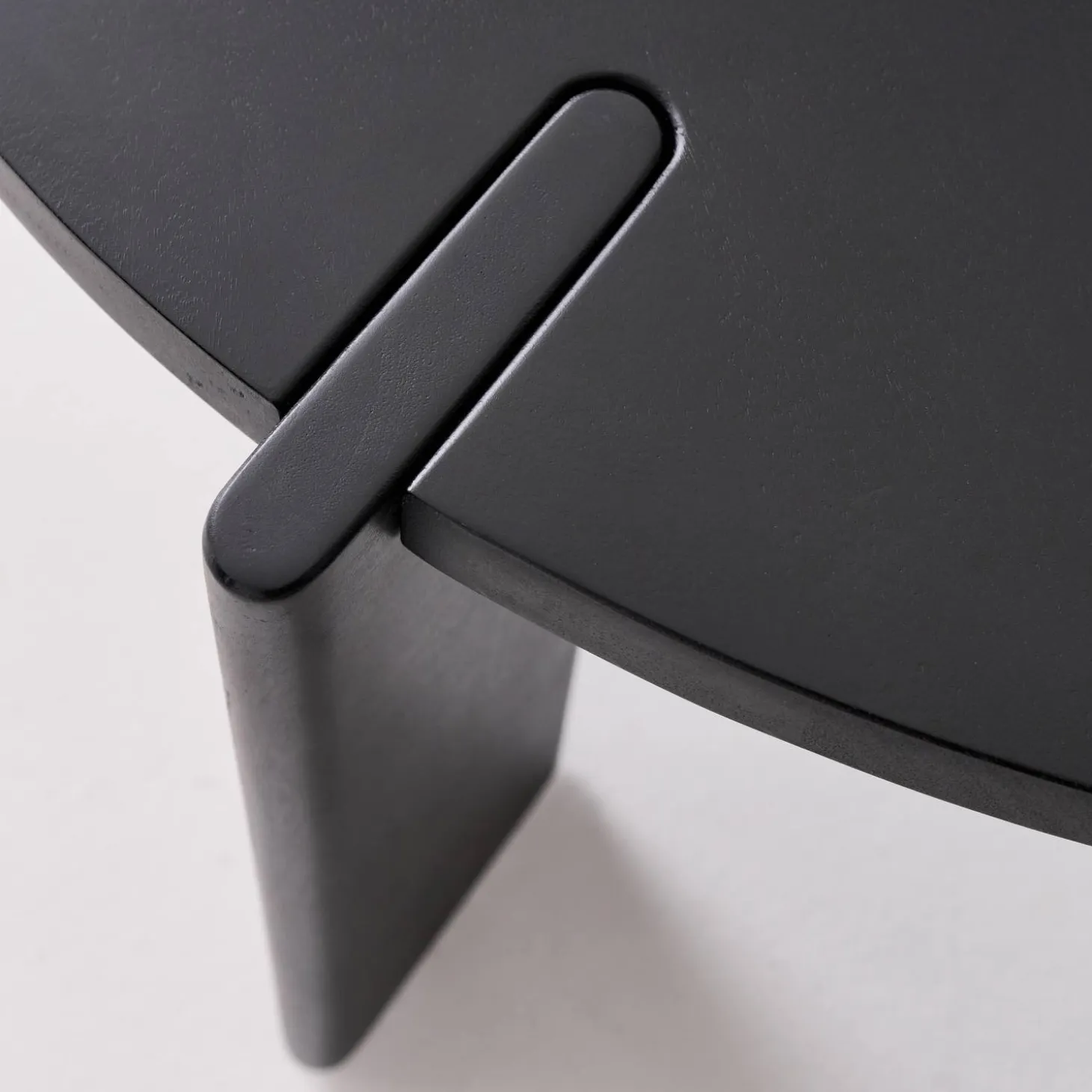 Ronde salontafel in massief hout 80cm