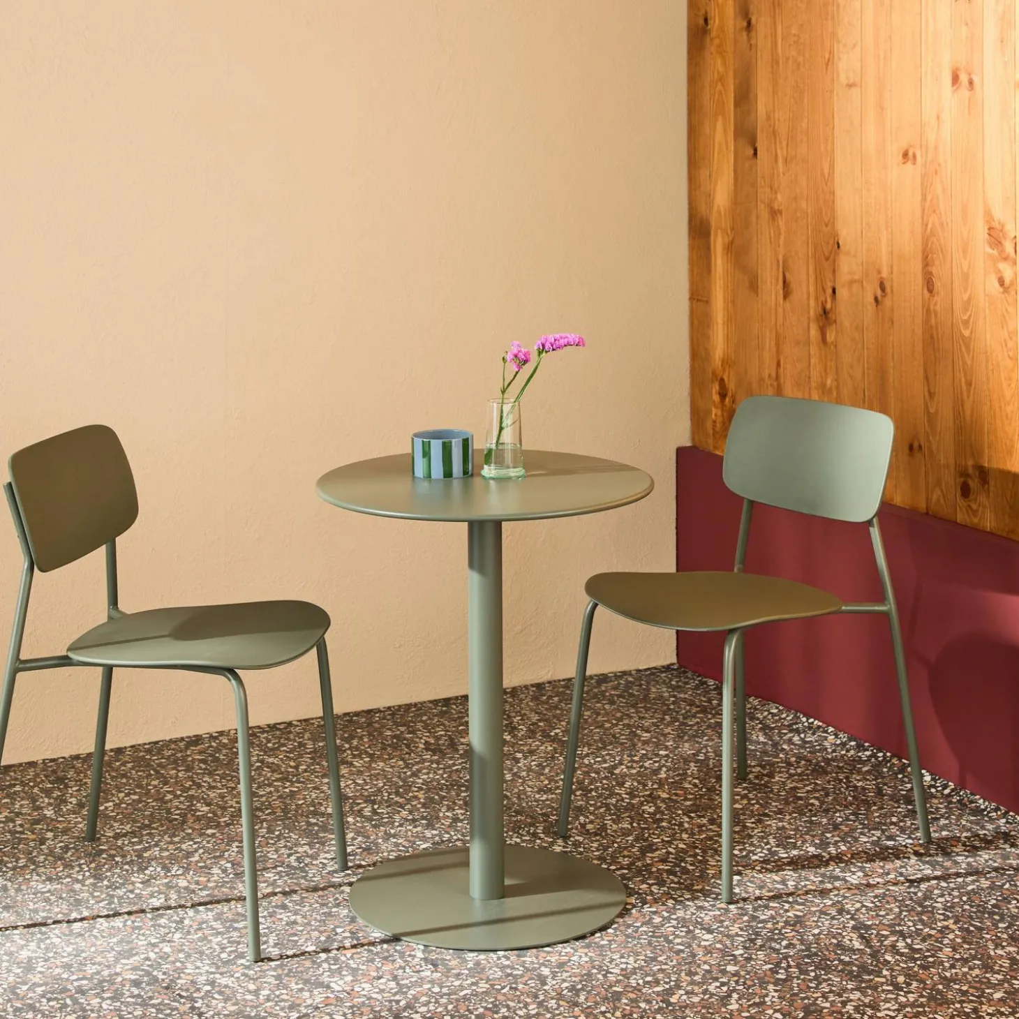 Ronde tuintafel + 2 stoelen staal
