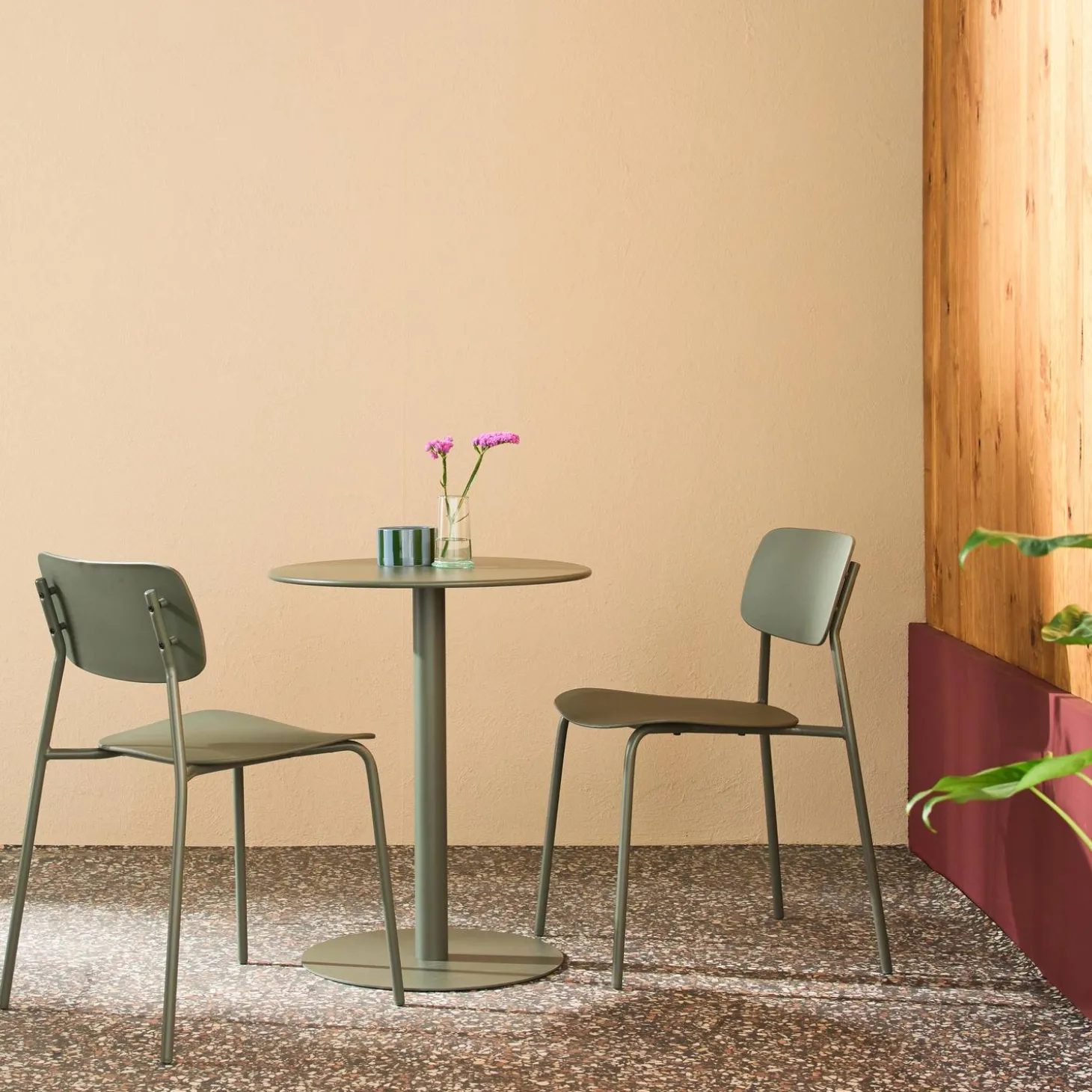 Ronde tuintafel + 2 stoelen staal