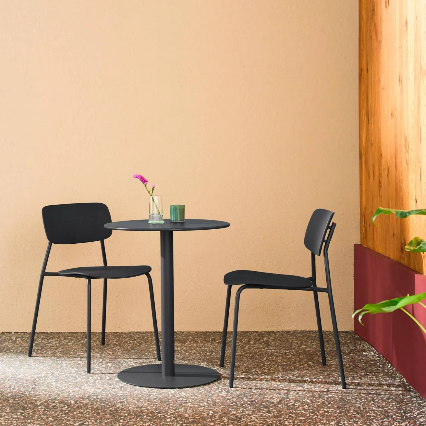 Ronde tuintafel + 2 stoelen staal