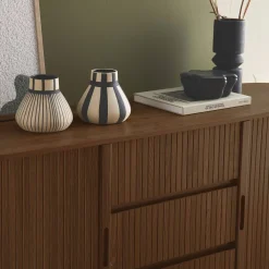 Scandinavisch dressoir met 2 schuifdeuren en 3 lades 150cm