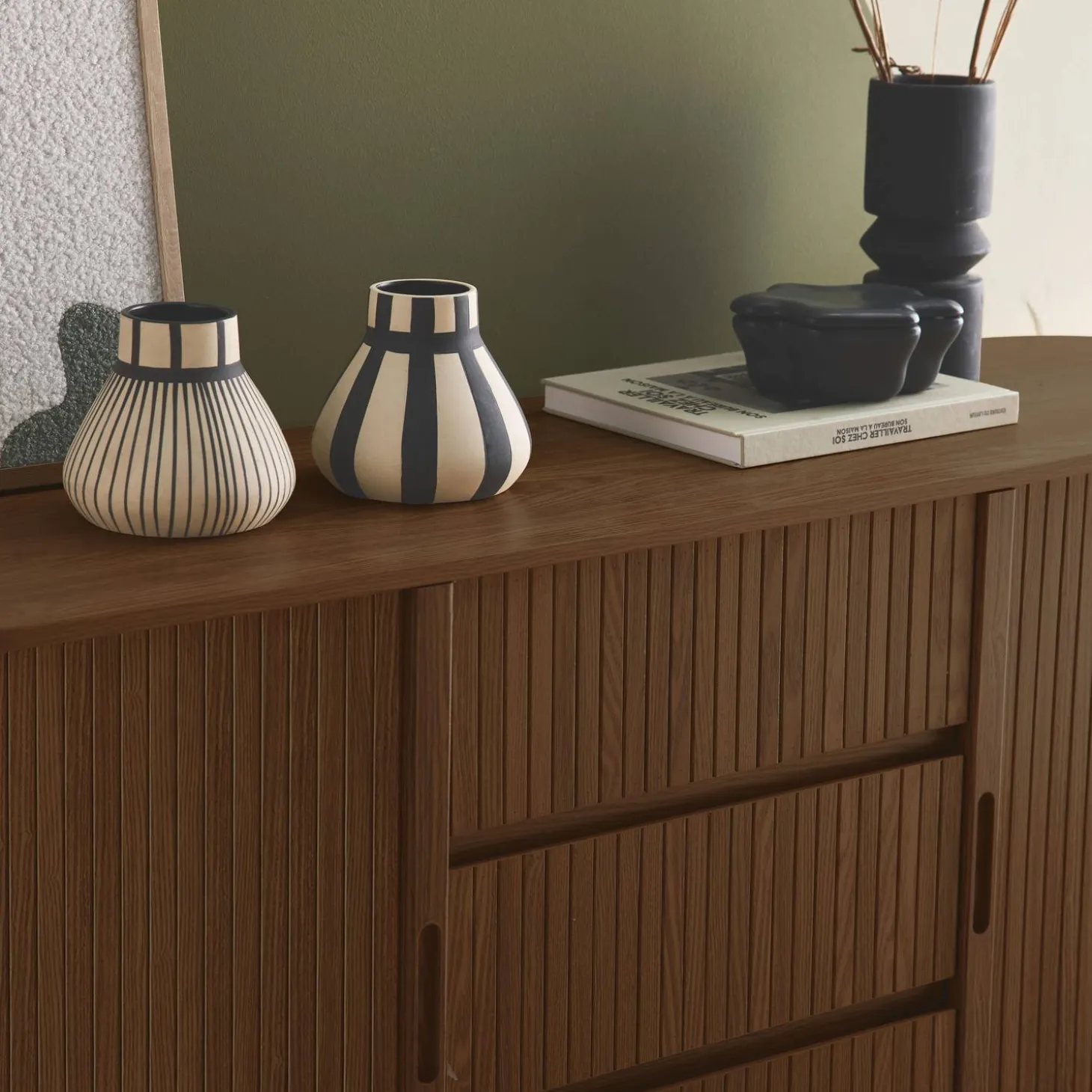 Scandinavisch dressoir met 2 schuifdeuren en 3 lades 150cm
