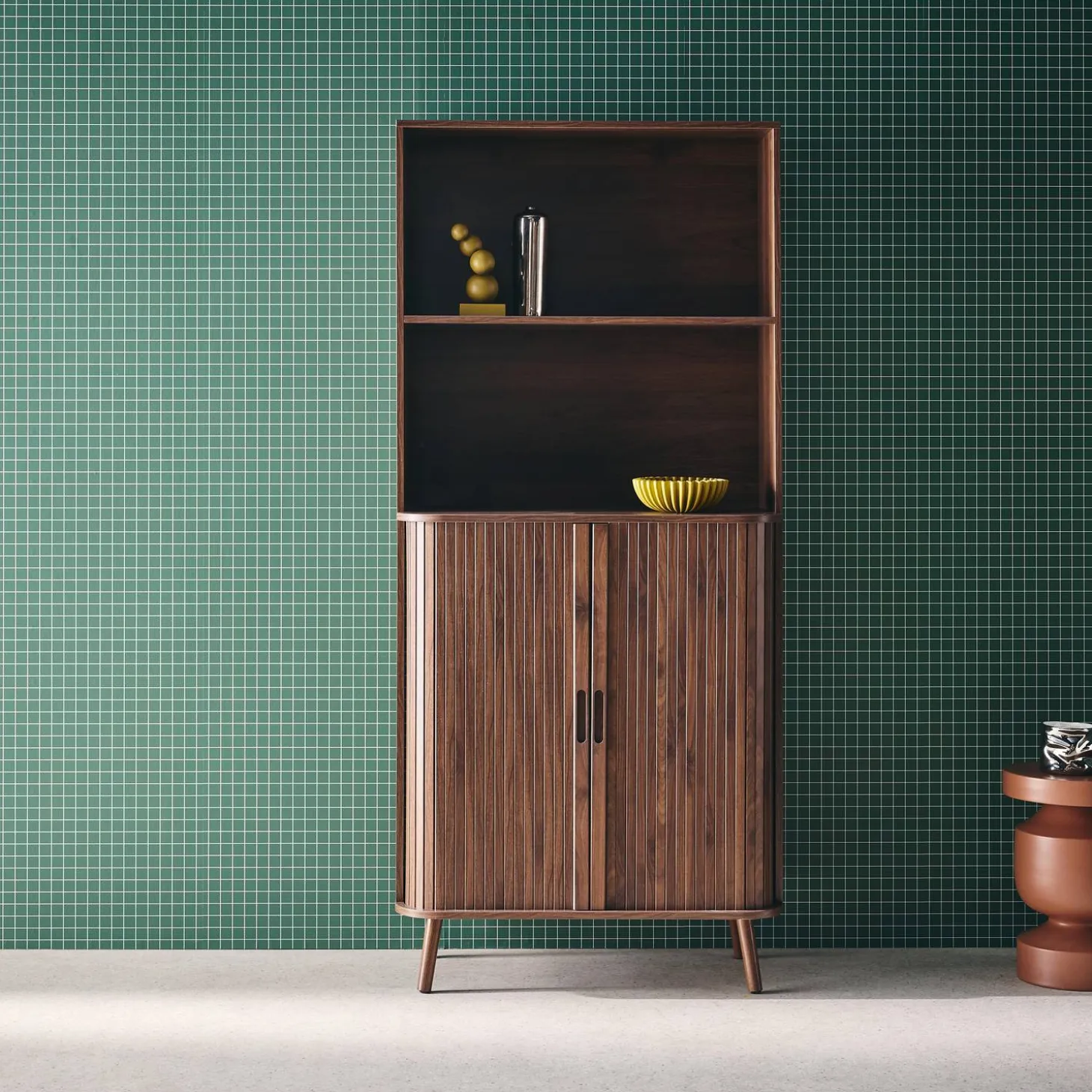 Scandinavische boekenkast met 2 schuifdeuren en plank 80cm