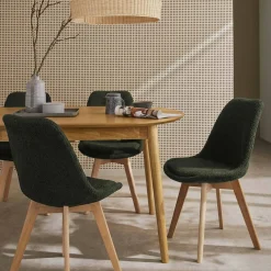 Scandinavische boucléstoel met houten poten (set van 4)