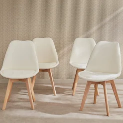 Scandinavische boucléstoel met houten poten (set van 4)
